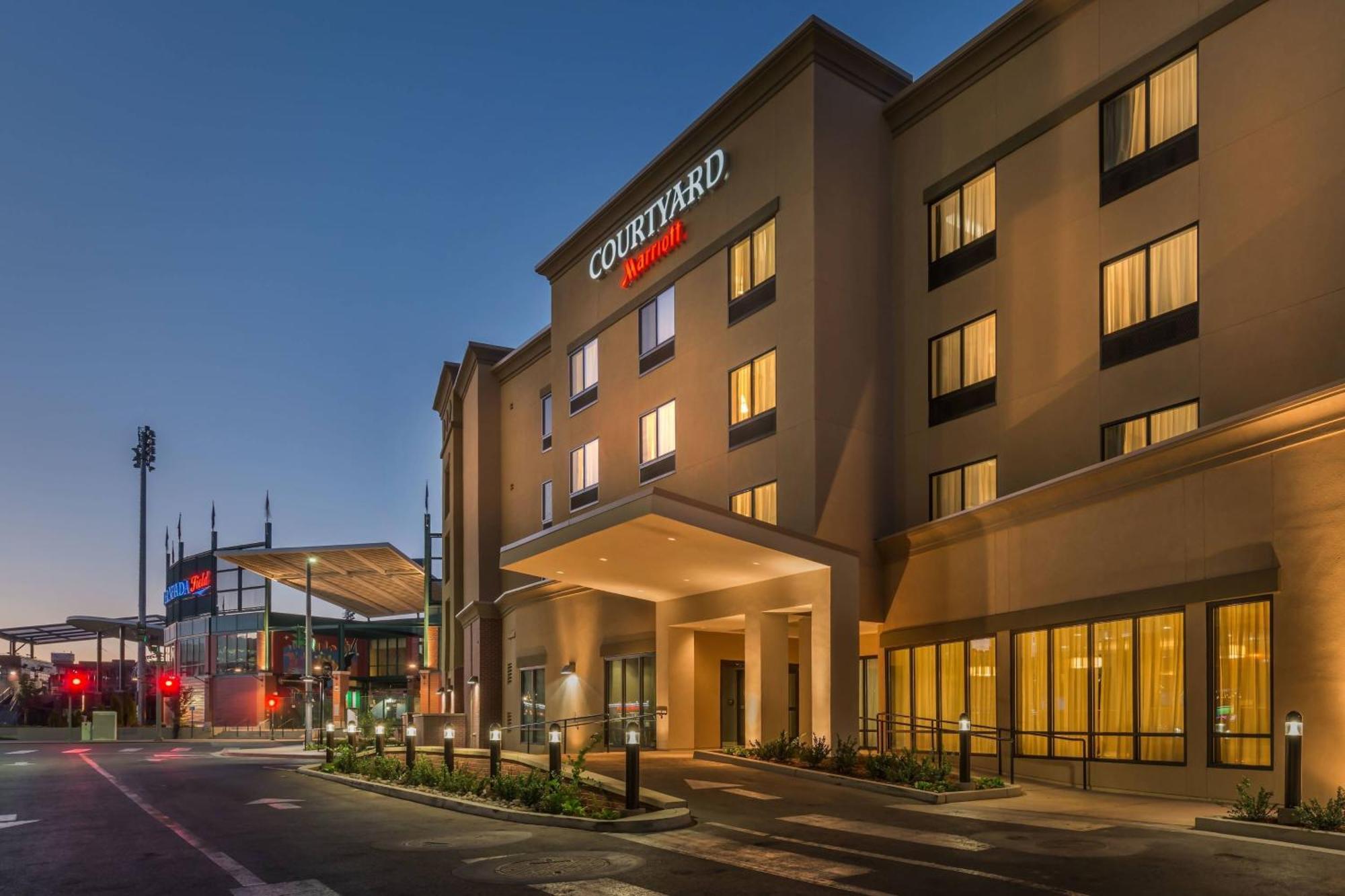 Courtyard By Marriott Reno Downtown/Riverfront Екстериор снимка