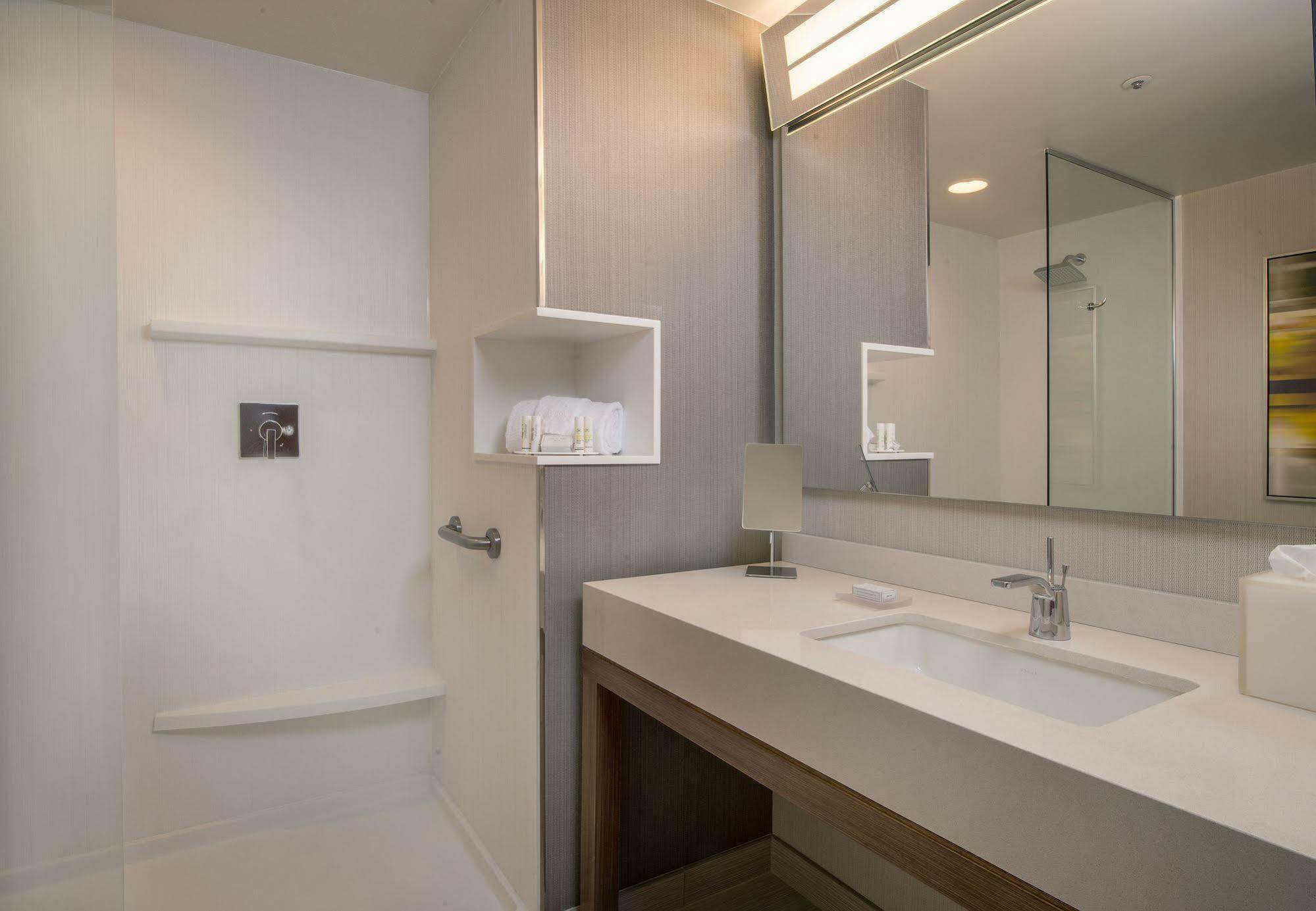 Courtyard By Marriott Reno Downtown/Riverfront Екстериор снимка